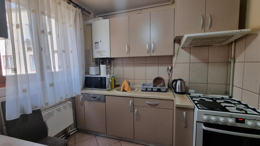 Apartament 2 camere centru etaj 3 Pret 75000 Euro ocupabil