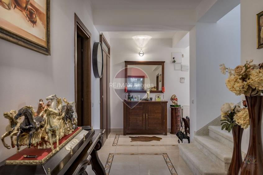 Vilă renovată P+1+M  | Foișor vitrat, grădină și jacuzzi - 36