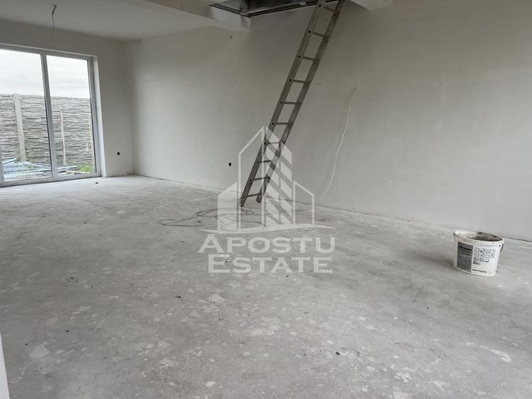 Triplex cu 5 camere, P+ E, In Sanandrei