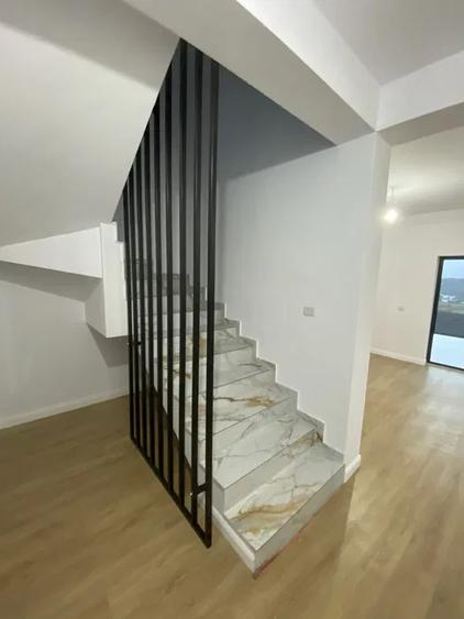 CASA INDIVIDUALA , 4 CAMERE, VALEA ADANCA, 5 DRUMURI