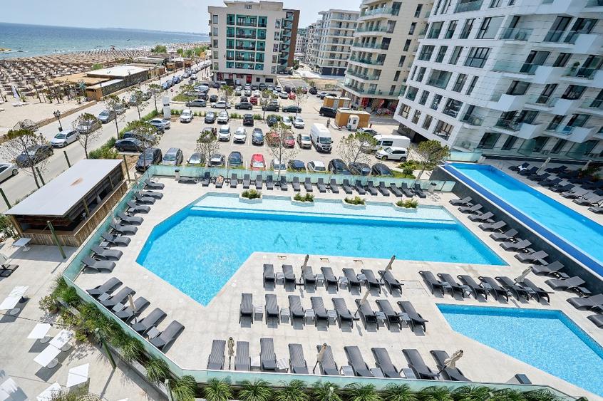Ofer pentru inchiriere apartament cu doua camere cu vedere perfecta la mare