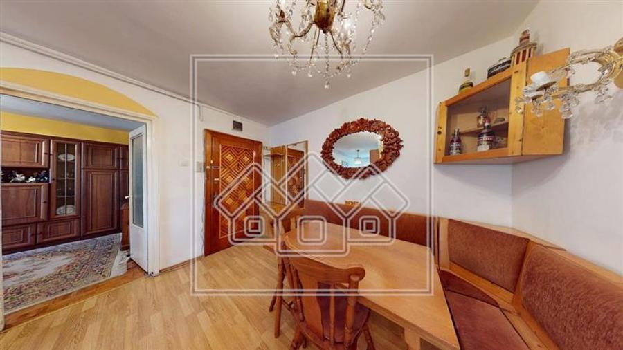 Ap decomandat, etaj 6/10, 3 camere, balcon - Vasile Aaron
