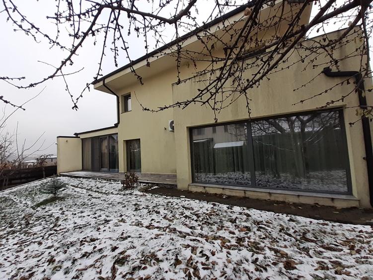 Vila de vanzare Valea Lupului