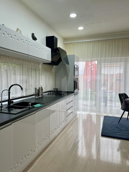 Casǎ cu 4 camere, zona Sânpetru