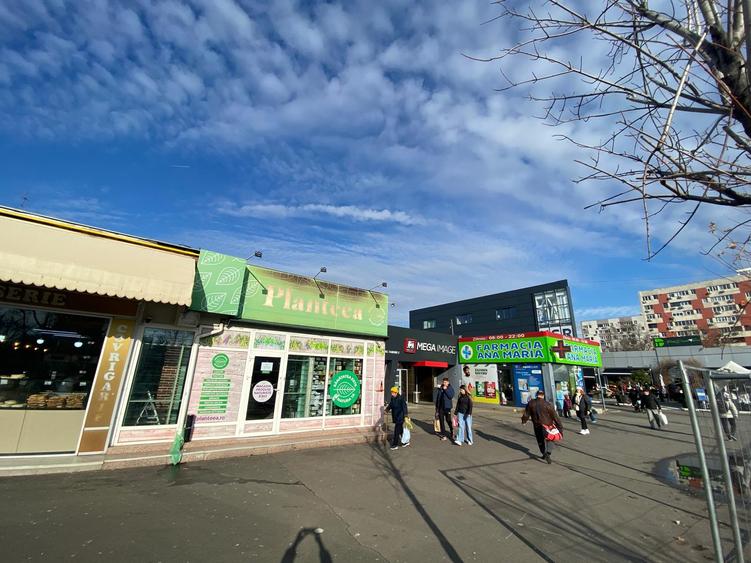 Piața Moghioroș, vad intens pietonal, spațiu comercial de vânzare