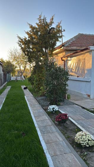 Casă de vânzare în Corbu – deschidere la strada principală!