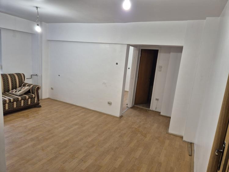 Apartament-de vanzare-4 camere-decomandat-zona Lujerului