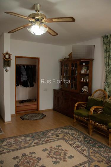 Casă de vânzare cu 3 camere cu curte generoasă - 9