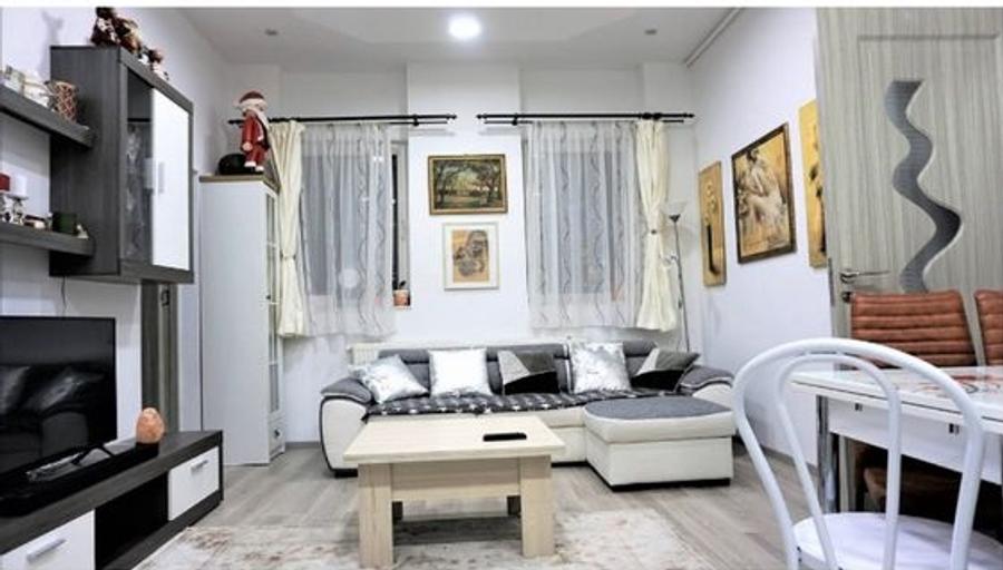 Apartament 3 camere in casa, renovat zona Str. LUNGA