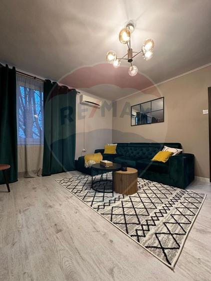 Apartament cu 2 camere de închiriat în zona Ultracentral