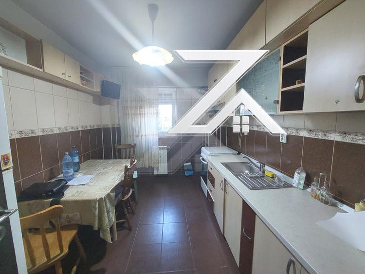 Vând apartament 3 camere, decomandat – Calea București / Electroputere Mall