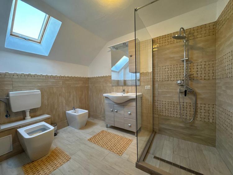 Ghimbav, 1/2 dintr-un duplex, prima inchiriere, in curs de amenajare