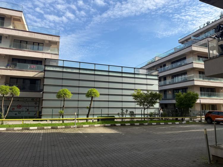 Spațiu open space 457 mp, vitrat, cu multiple posibilități de amenajare.