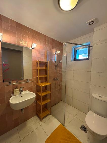 3 camere inchiriere Green Lake// Sisesti// loc de parcare in garaj