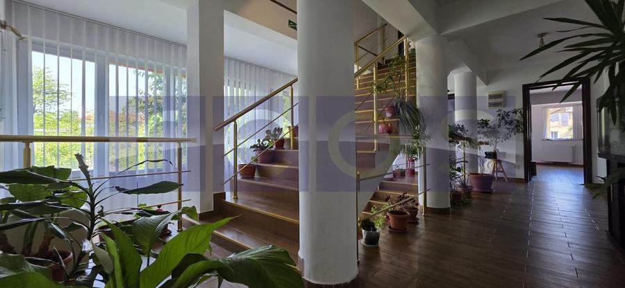 VANZARE CASA 7 CAMERE | PISCINA ACOPERITA | ZONA VATRA LUMINOASA