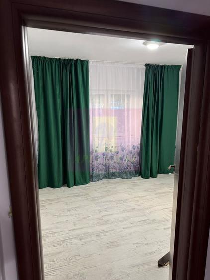 Vanzare apartament 4 camere -Vitanul Nou