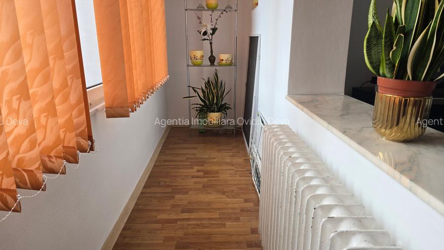 Inchiriez apartament 2 camere in Deva,  Mihai Viteazu (Piata Centrala), etaj 3 - 9