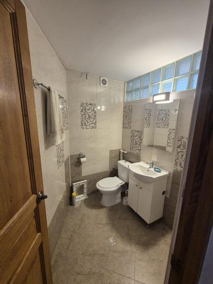 Apartament la casa, 4 camere in Schei