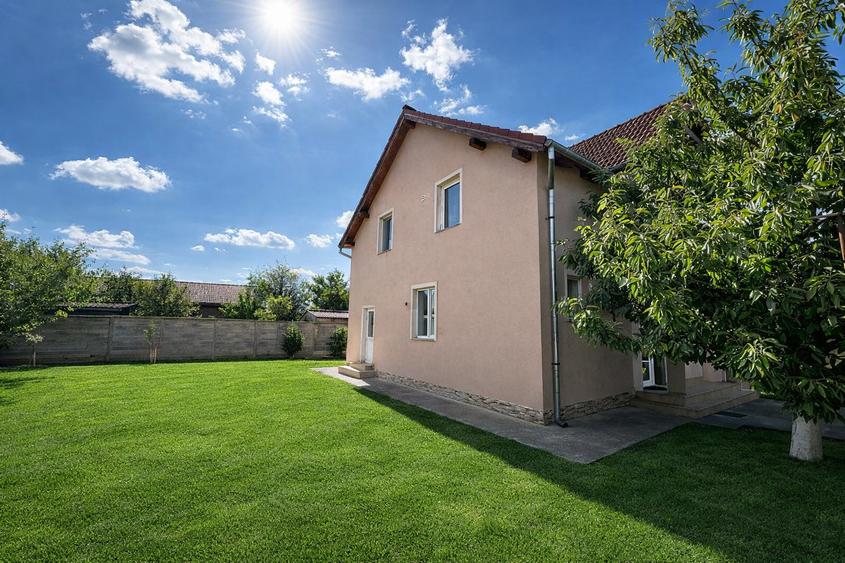 Casa cu 4 dormitoare de vanzare in Santandrei zona strazii Magnoliei 160mp
