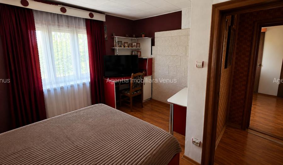 Casa cu etaj si cladire separata de 250mp - 13