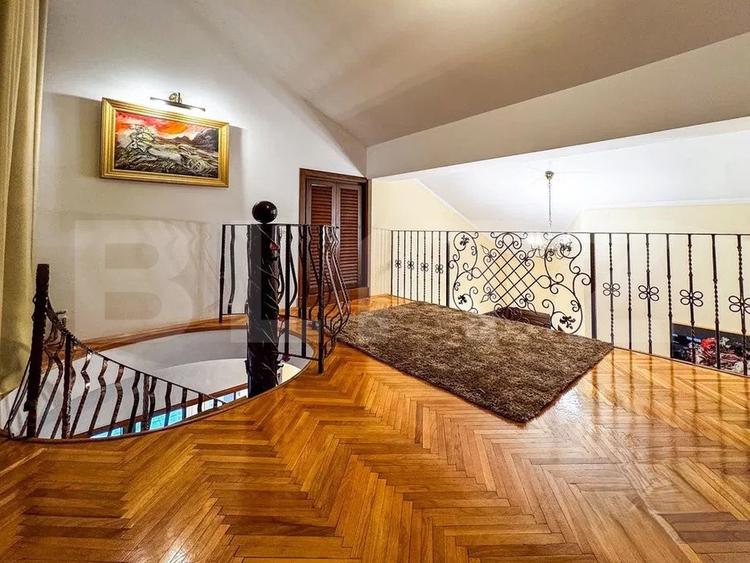 Apartament 3 dormitoare, 140 mp, zona Podul de Fier