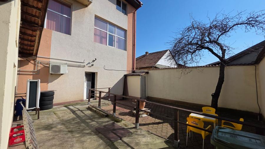 Clădire Comercială + Apartamente | 390 mp | Drumul European |