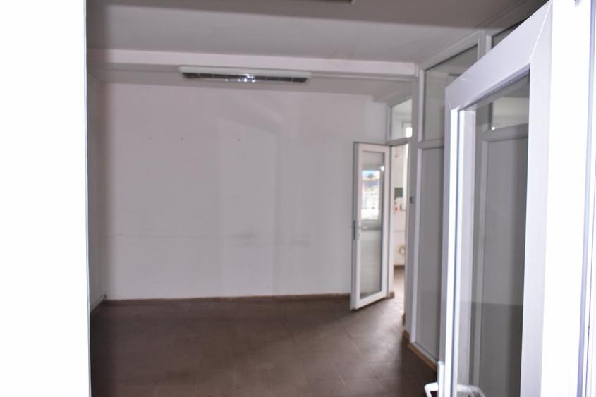 Spatiu comercial 5,4 €/mp, 740mp, Craiovei - Pitesti