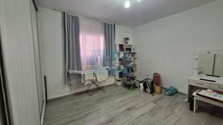 Casa Rogerius singur in curte, amenajata in doua apartamente
