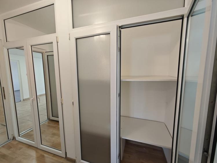 Apartament spațios,de vanzare, 3 camere, 98 mp, zona Petru Rares