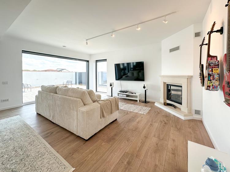 Smart Home 5 camere| Complet autonoma energetic | Langa Lac