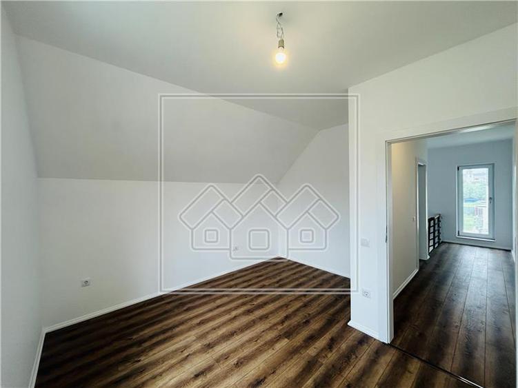 Casa noua de vanzare, 4 camere, 2 bai, terasa 21 mp, zona linistita