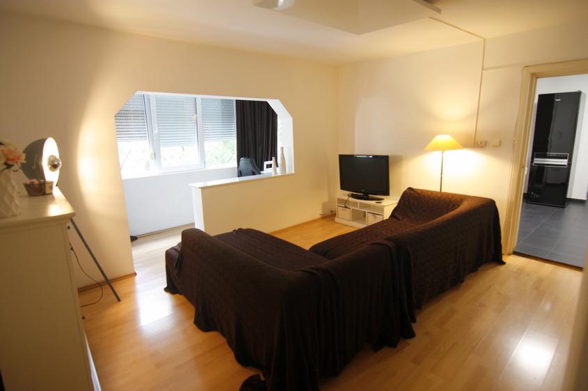 Apartament 3 camere, complet mobilat si utilat, in conditii excelente