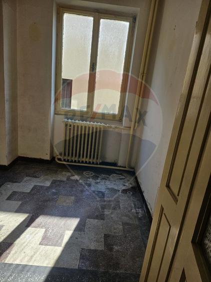 Casă / Vilă cu 6 camere de vânzare în zona Ultracentral