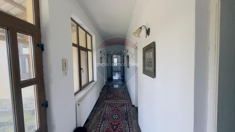 Conac boieresc renovat, 3.300 mp teren, central, Caracal - 11