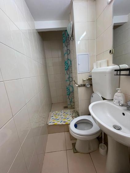 Apartament cu 2 camere, etajul 1/4, zona Podu Ros