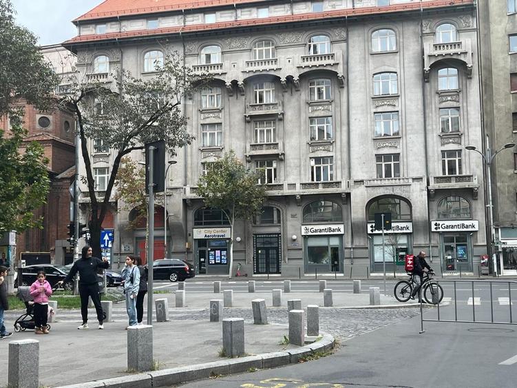 Universitate, spatiu comecial cu vad intens
