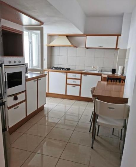 Închiriere apartament 4 camere  tip duplex metrou Unirii