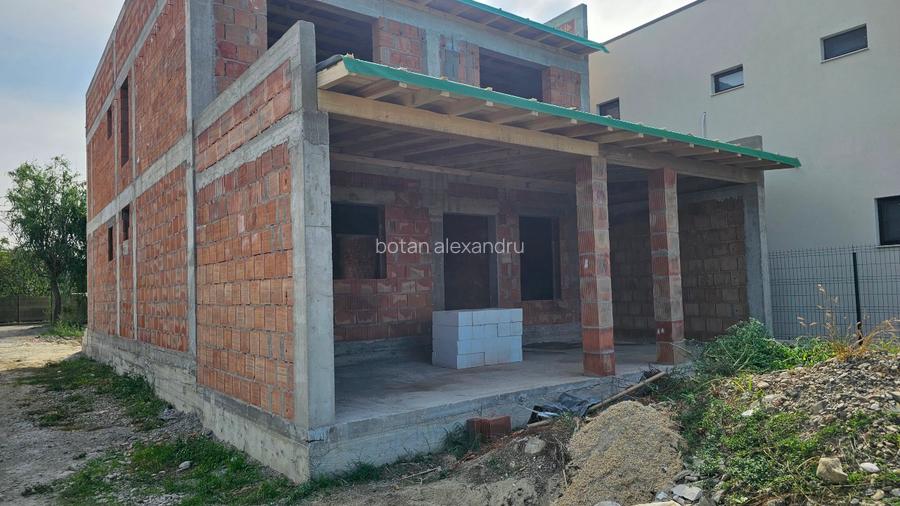 Vand casă la roșu constructie nouă