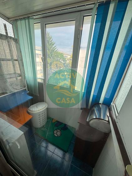 DE VÂNZARE – APARTAMENT CU 3 CAMERE
