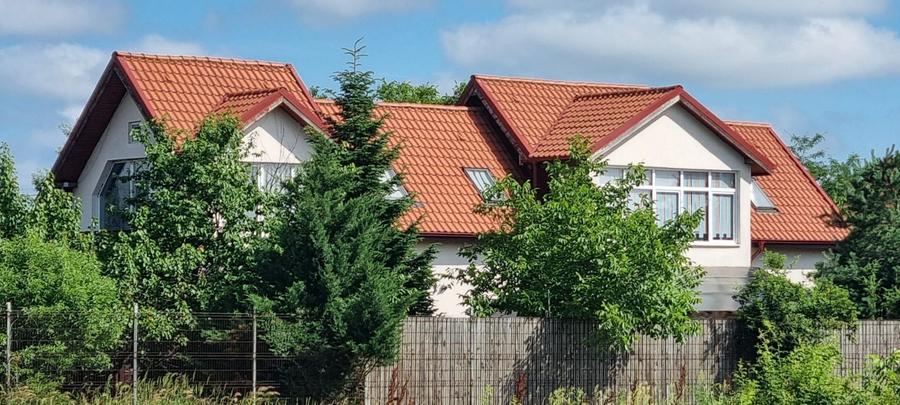 Casă de 200 mp cu teren generos de 1.600 mp