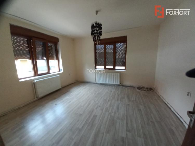 Casa individuala cu 4 camere - zona Crisan | 2 corpuri de cladire - 4