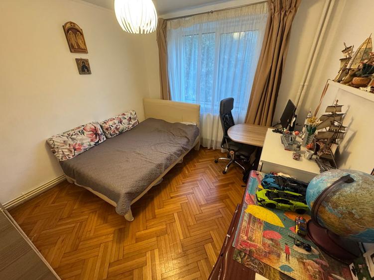 Apartament 2 camere zona Tomis 2 cu Centrala si Loc de Parcare