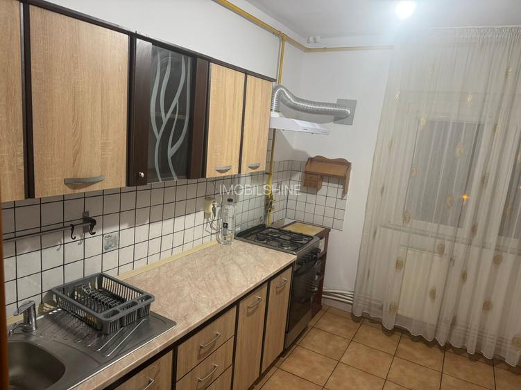 Inchiriere apartament decomandat