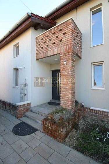 Ciarda Rosie,  4 camere + 2 bai + 2 bucatarii, centrala proprie. - 23