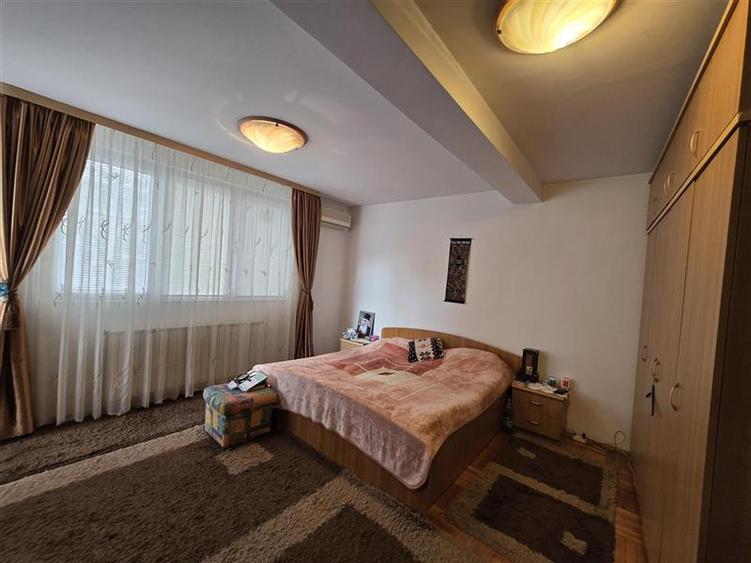 Vila versatila 7 camere + Garaj, Pivnita si Centrala Proprie, zona 1 Mai - Ion M