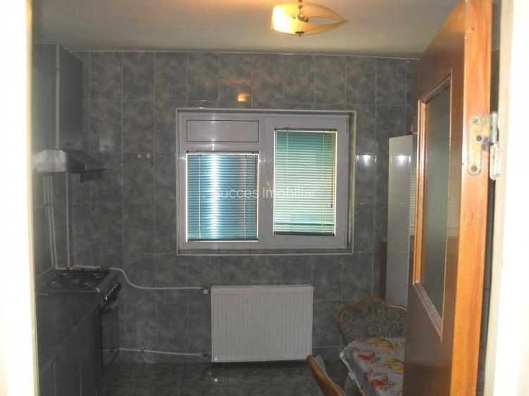IANCULUI-METROU-MEGAMALL,2 cam ,decomandate, spatios,65 mp.  350 euro - 11