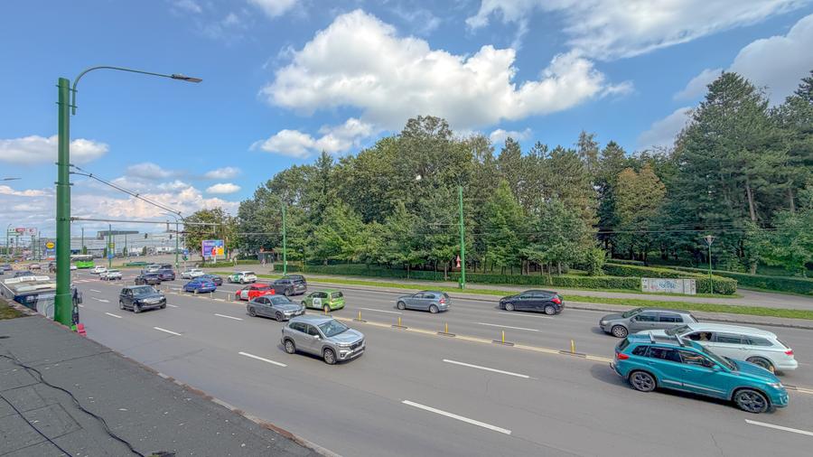 Apartament 3 camere | Ideal pentru 3 studenți | Parc Tractorul–Coresi | Parcare