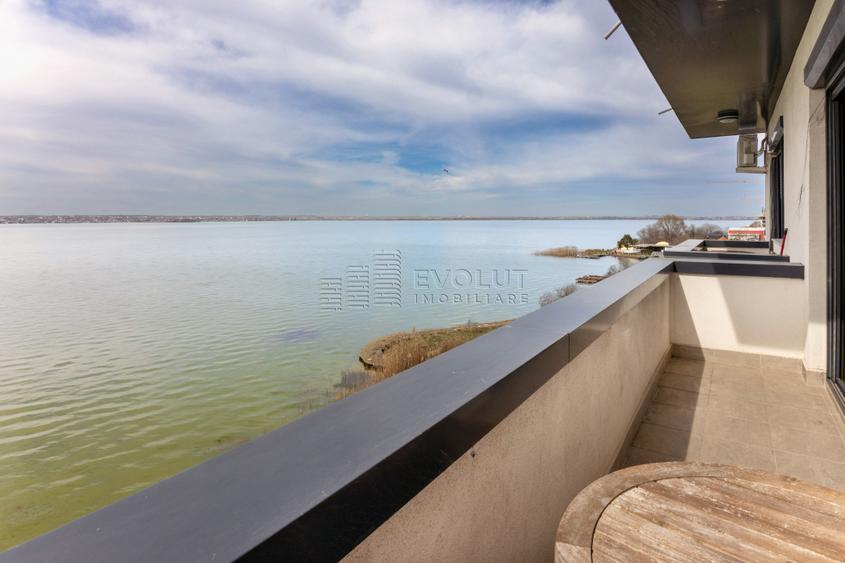 Mamaia Central- apartament 3 camere frontal lac
