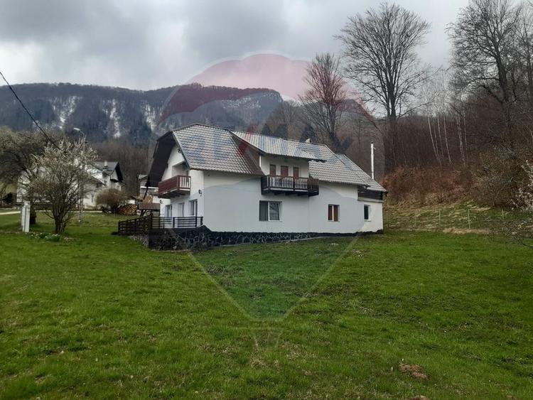 Casă / Vilă cu 7 camere în zona Bran-Tohanita, Brasov