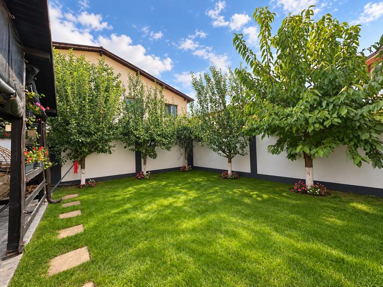 Casă în duplex cu grădină și terasă – un loc pregătit să devină „acasă”